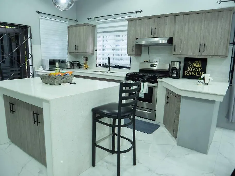 Kgap Ranch,3 Bedrooms May Pen 빌라